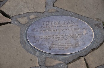 peter-pan-scupture